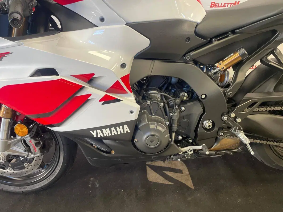 Yamaha YZF R9 70th (2026) (4)