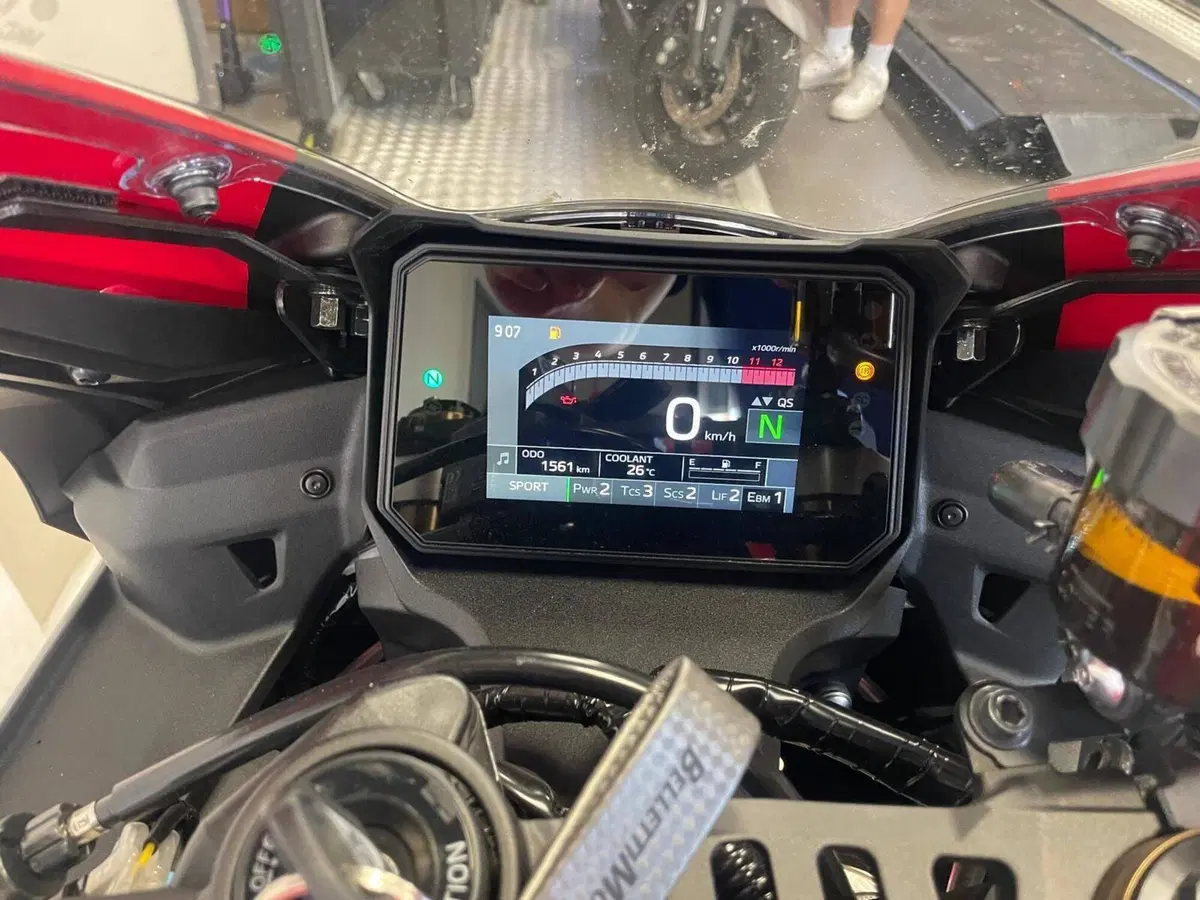 Yamaha YZF R9 70th (2026) (6)