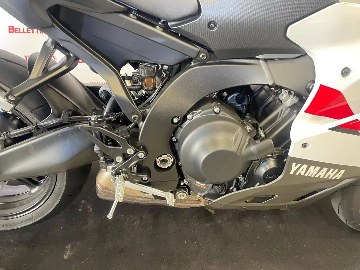 Yamaha YZF R9 70th (2026) (9)