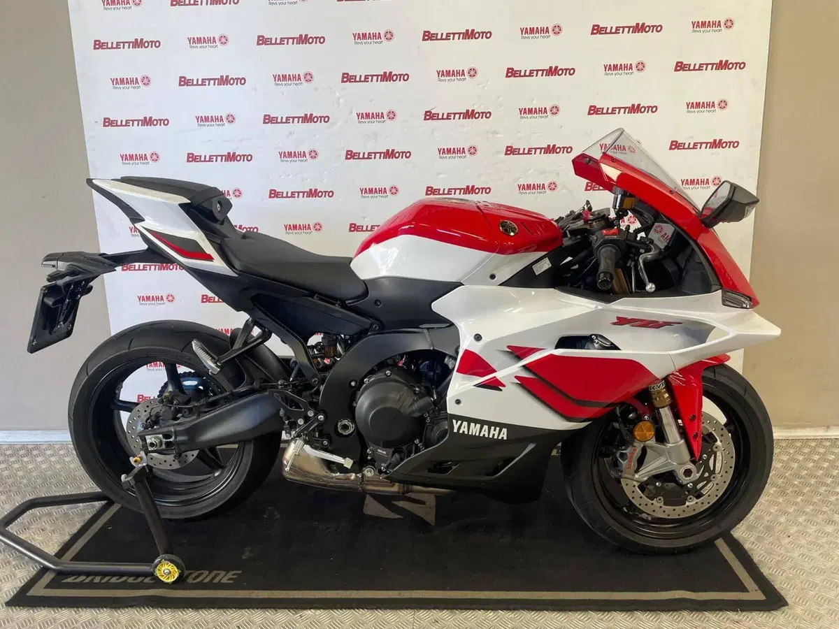 Yamaha YZF R9 70th (2026) (10)