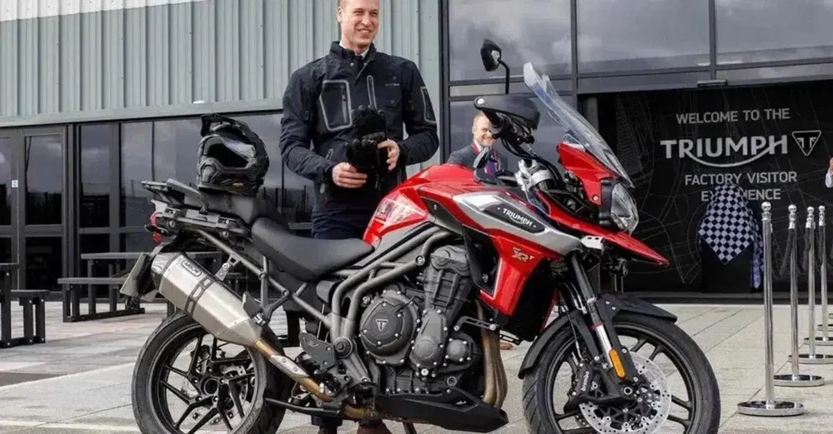 La passione del Principe William per le moto, uno di noi!
