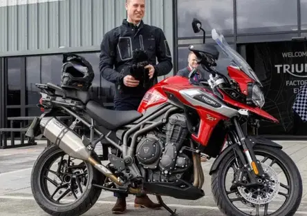 La passione del Principe William per le moto, uno di noi!