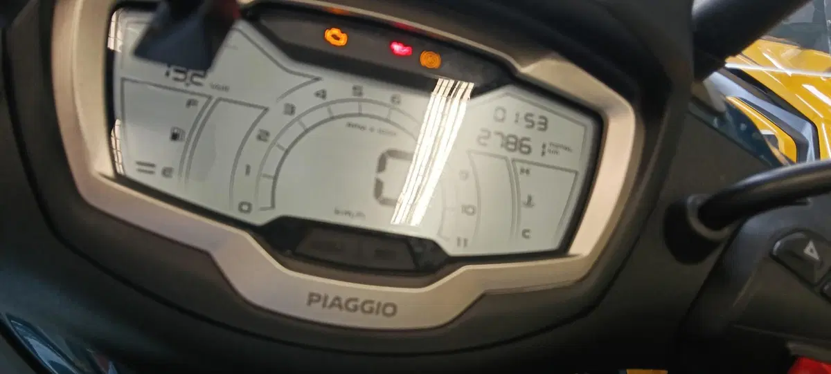 Piaggio Beverly 400 ABS-ASR (2021 - 24) (2)