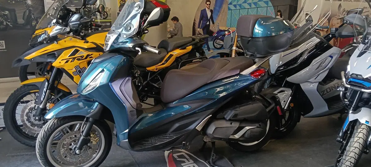 Piaggio Beverly 400 ABS-ASR (2021 - 24) (4)