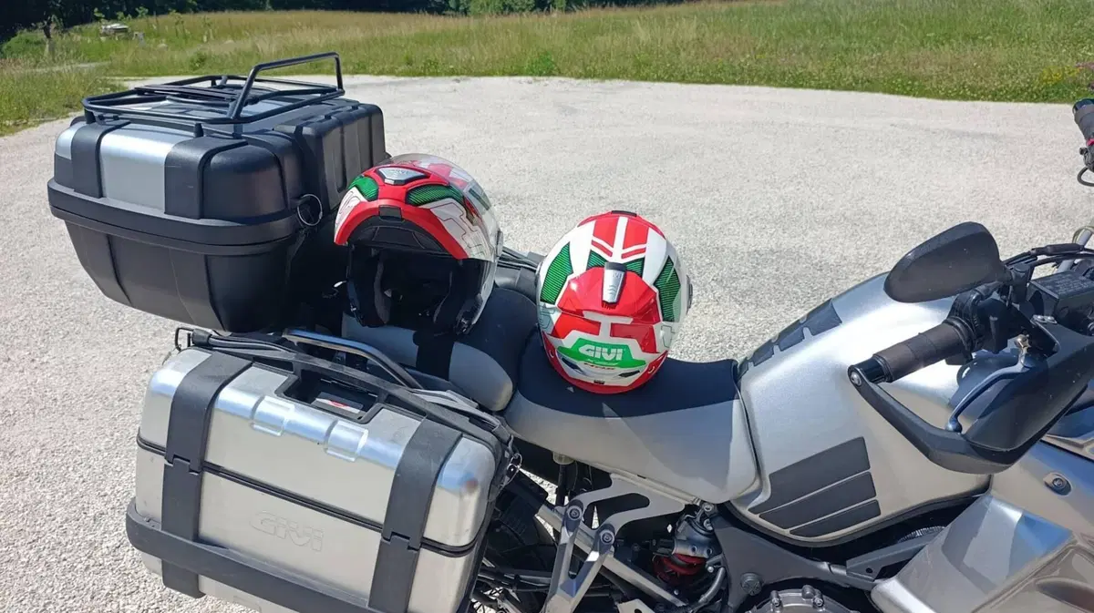 Yamaha XT1200Z Super Ténéré First Edition (2010 - 11) (6)