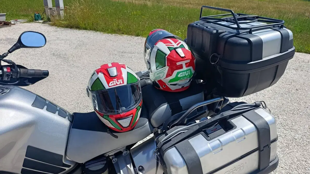 Yamaha XT1200Z Super Ténéré First Edition (2010 - 11) (7)