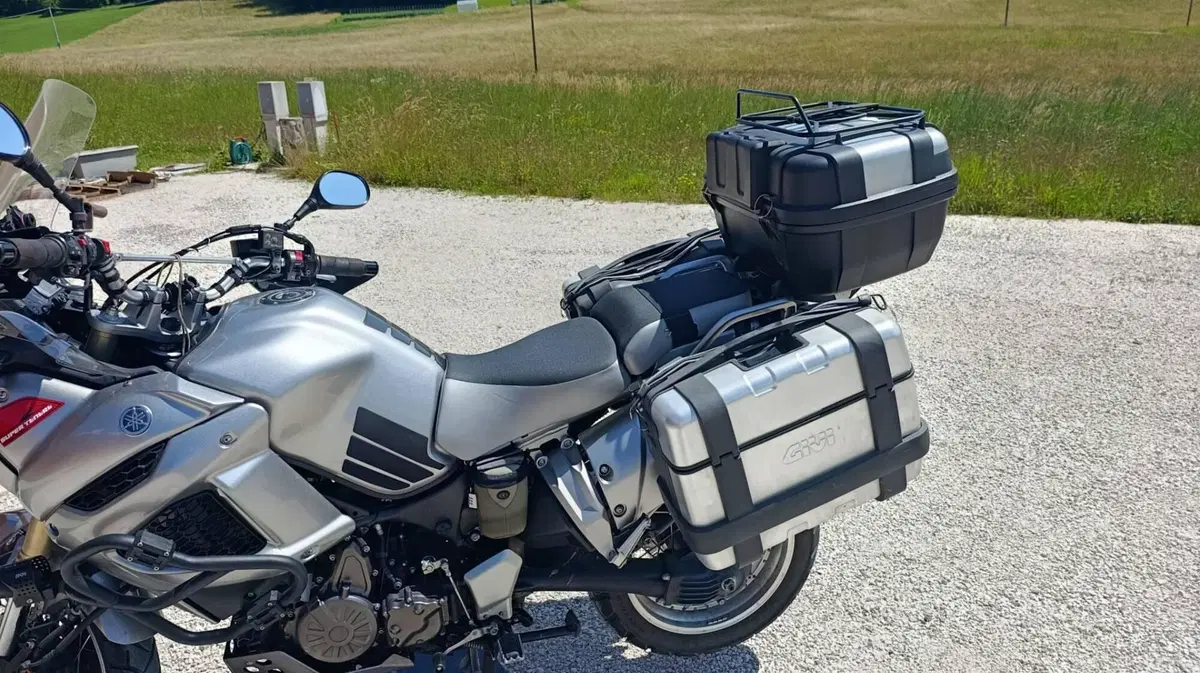 Yamaha XT1200Z Super Ténéré First Edition (2010 - 11) (9)