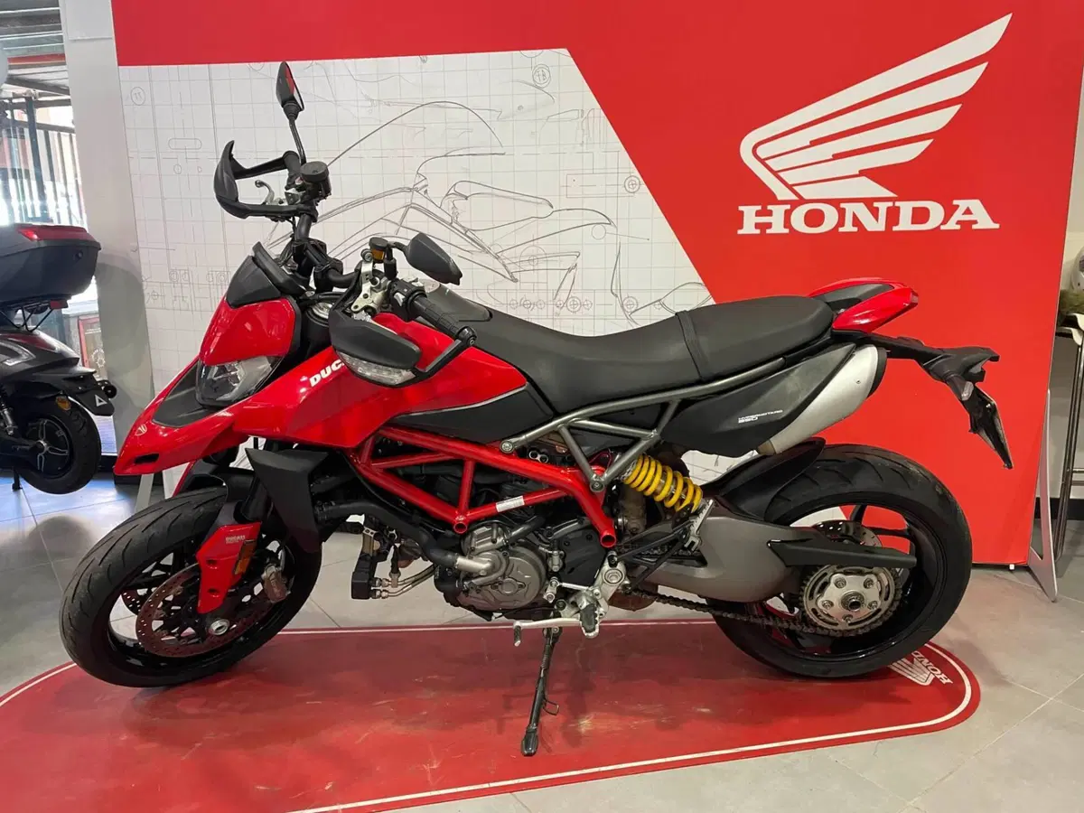 Ducati Hypermotard 950 (2022 - 25)