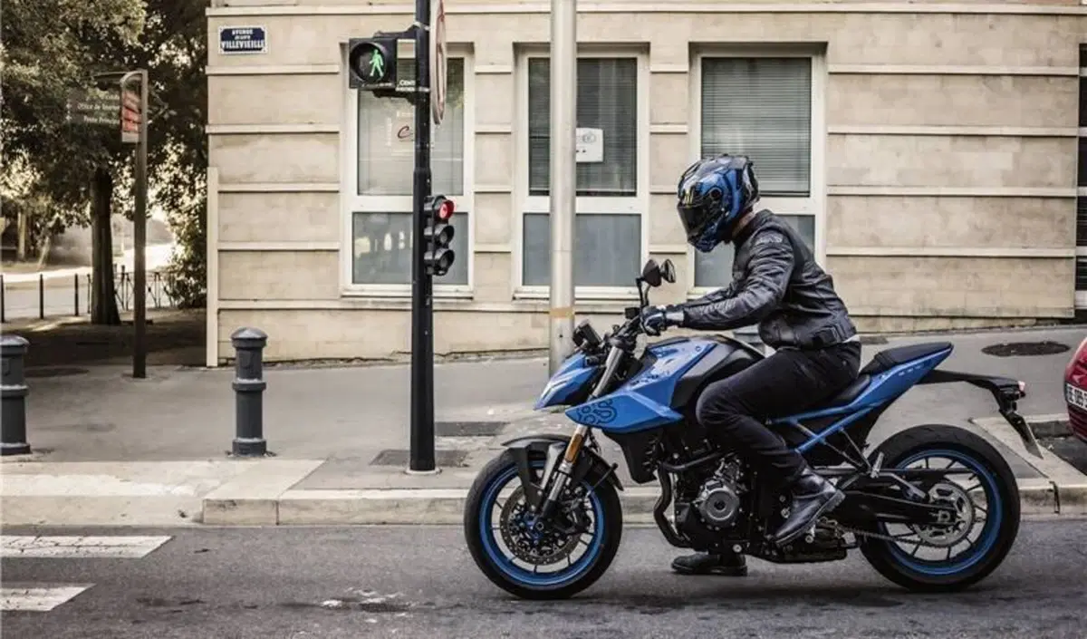 Suzuki GSX-8S (2025 - 26) (2)
