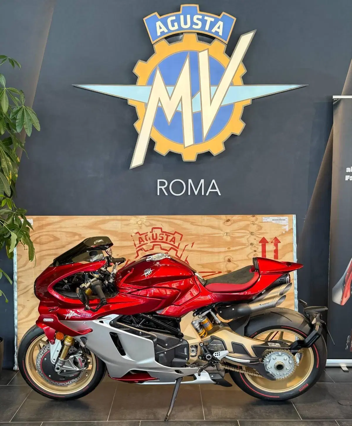 MV Agusta Superveloce 1000 Serie Oro (2024 - 26) (2)