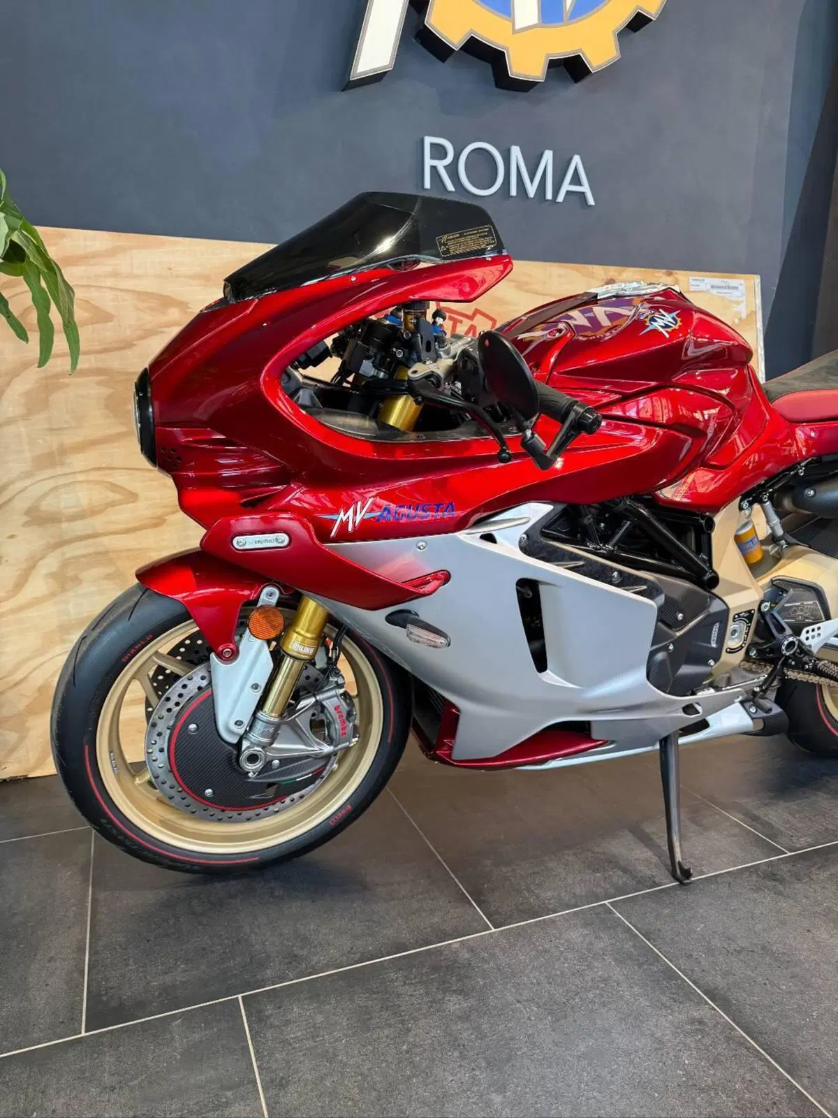 MV Agusta Superveloce 1000 Serie Oro (2024 - 26) (3)