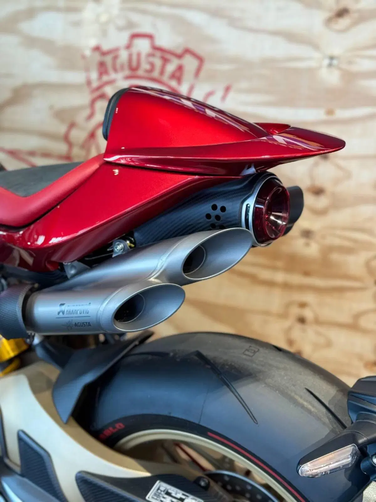 MV Agusta Superveloce 1000 Serie Oro (2024 - 26) (10)