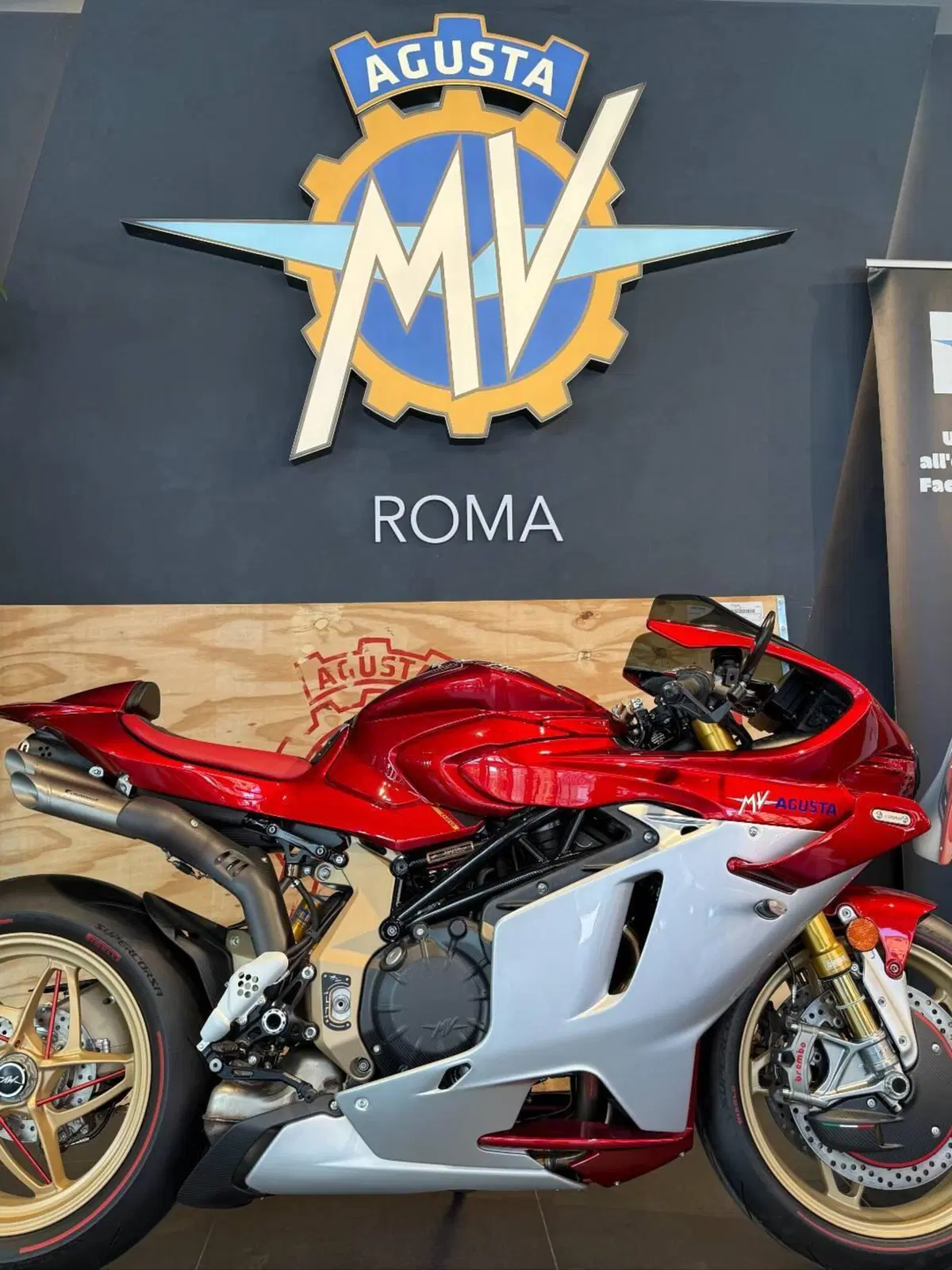 MV Agusta Superveloce 1000 Serie Oro (2024 - 26) (7)