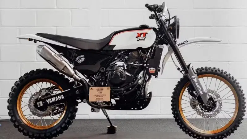 Holy Moly Co. reinterpreta la leggendaria Yamaha XT 500 partendo dalla T&eacute;n&eacute;r&eacute; 700