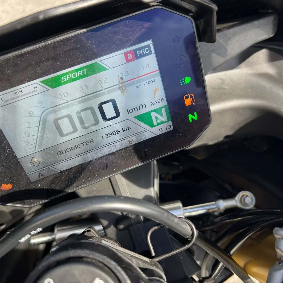 Aprilia RSV4 1100 (2021 - 24) (8)