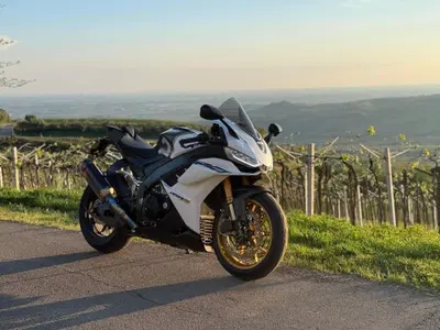 Aprilia RSV4 1100 Factory (2021 - 24) usata