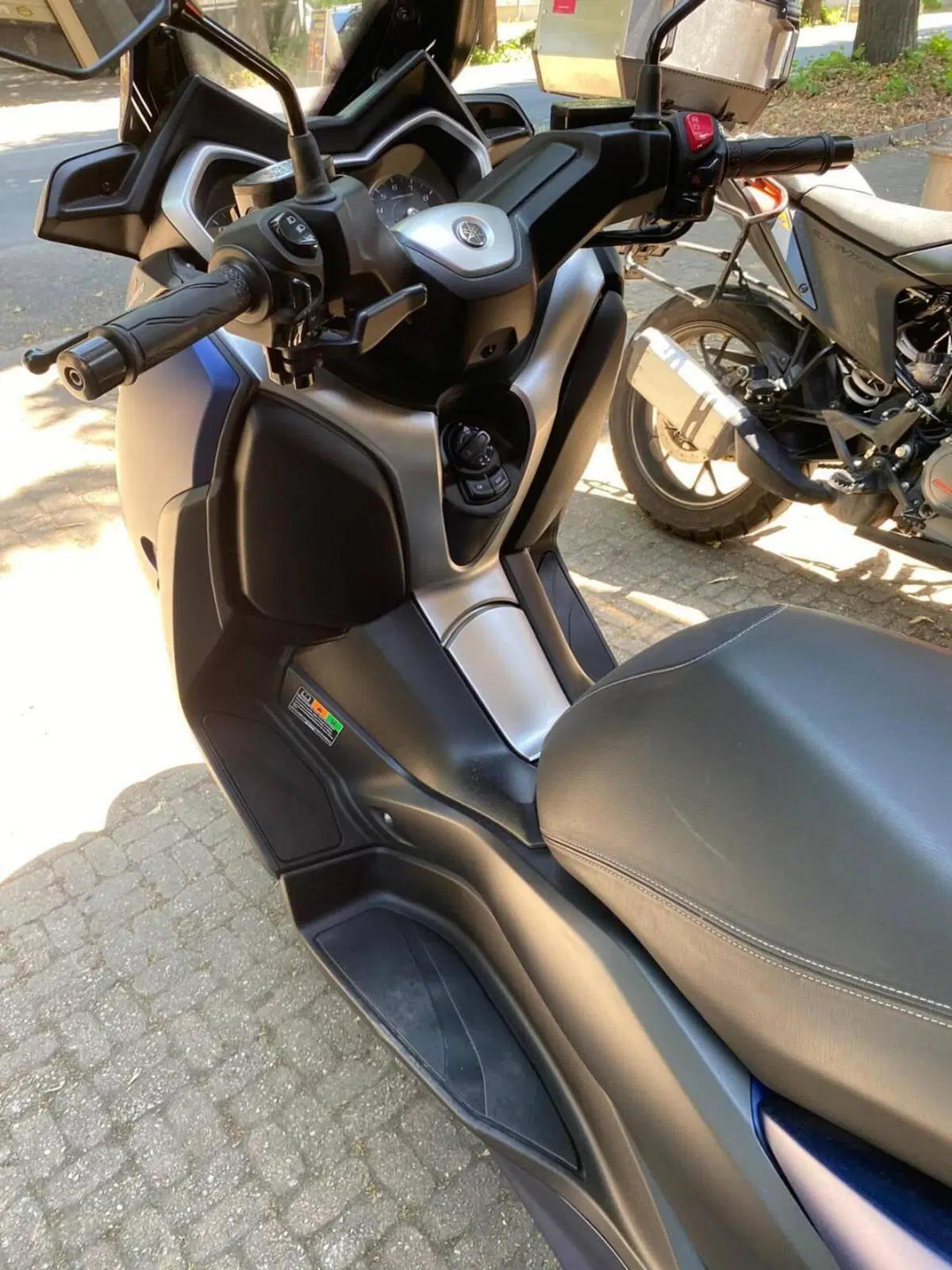 Yamaha X-Max 400 ABS (2017 - 20) (4)