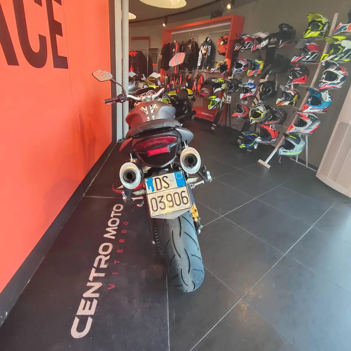 Triumph Street Triple (2007 - 12) (2)
