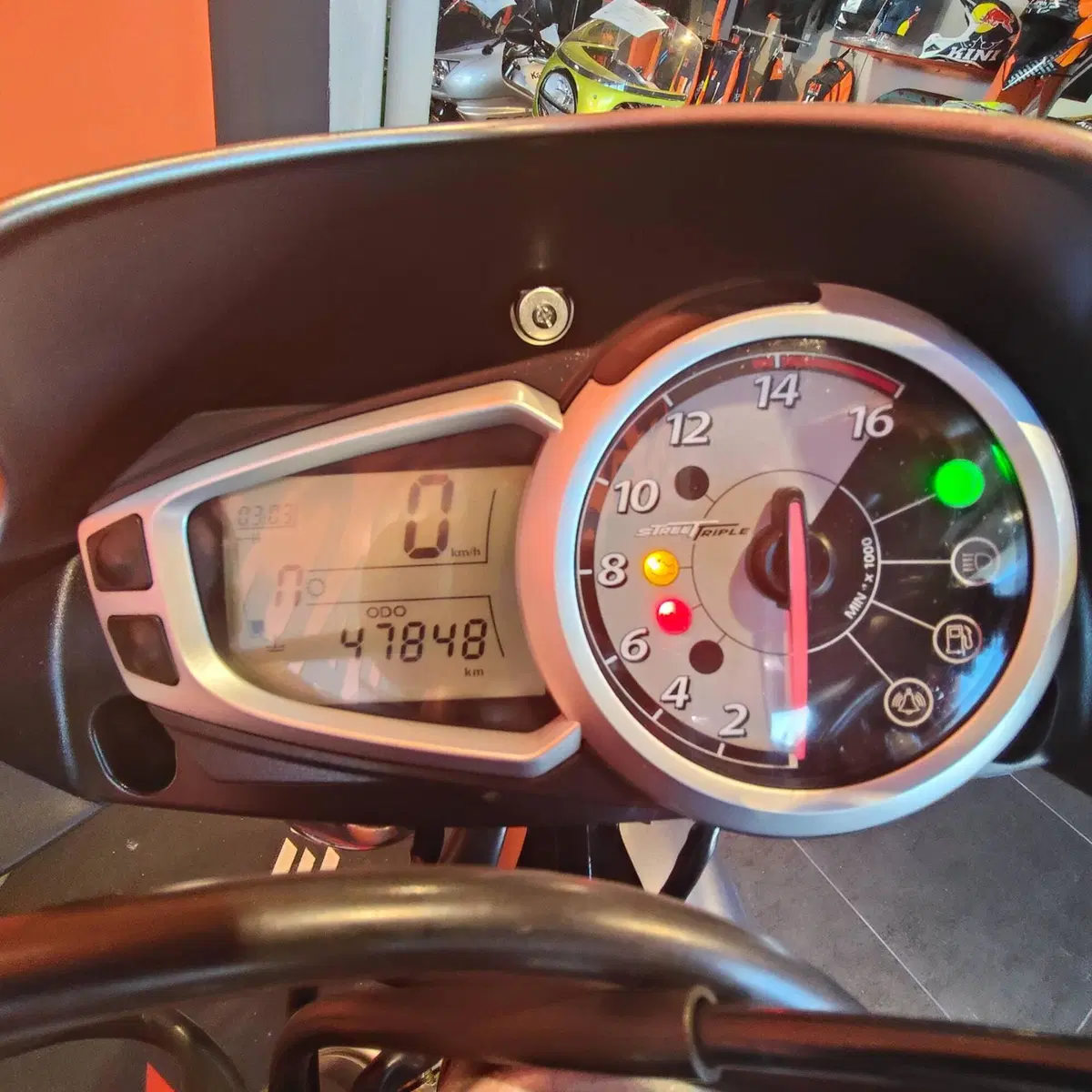 Triumph Street Triple (2007 - 12) (4)