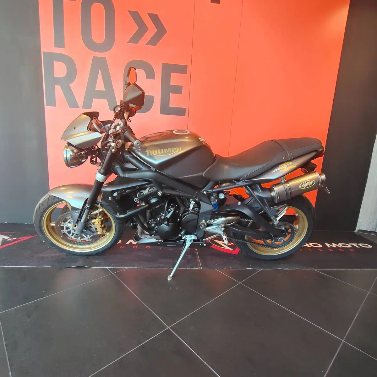 Triumph Street Triple (2007 - 12) (8)