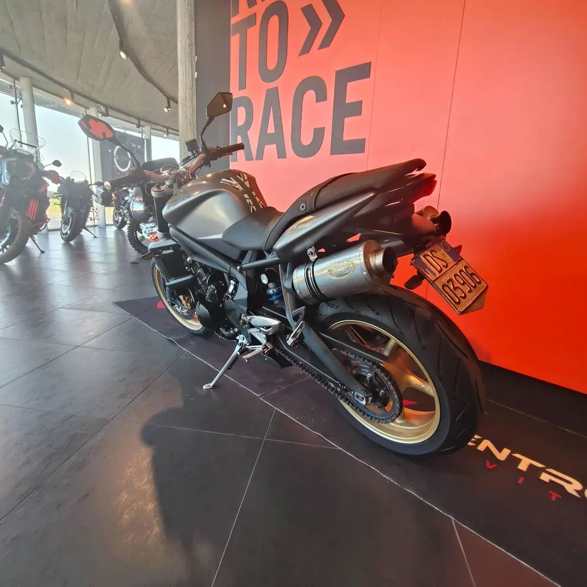 Triumph Street Triple (2007 - 12) (10)