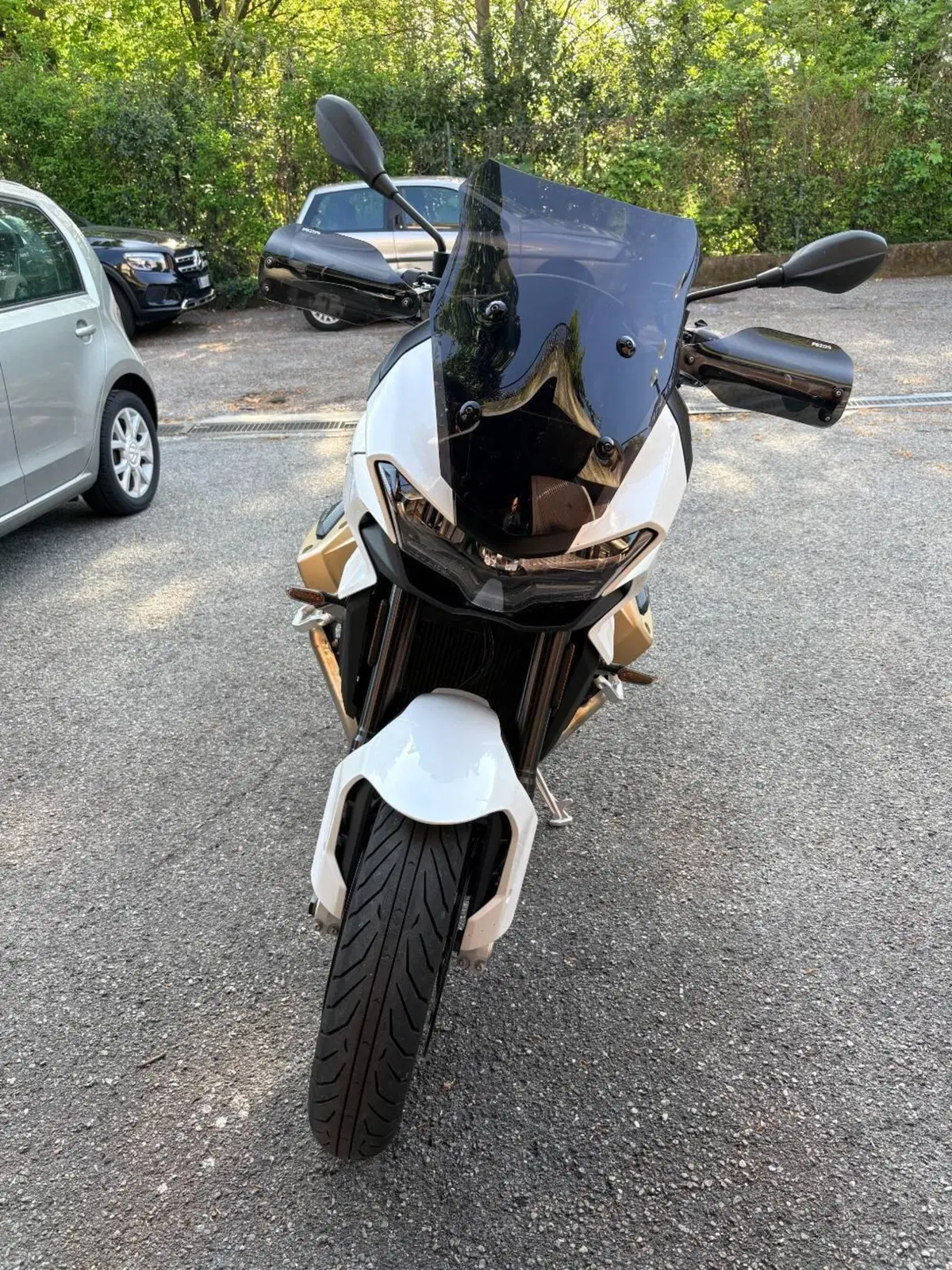 Moto Guzzi V100 Mandello (2022 - 24)
