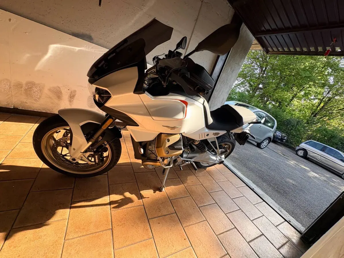 Moto Guzzi V100 Mandello (2022 - 24) (4)