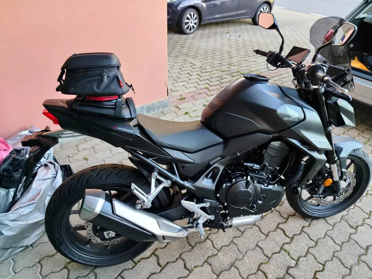 Honda CB 750 Hornet (2025) (3)