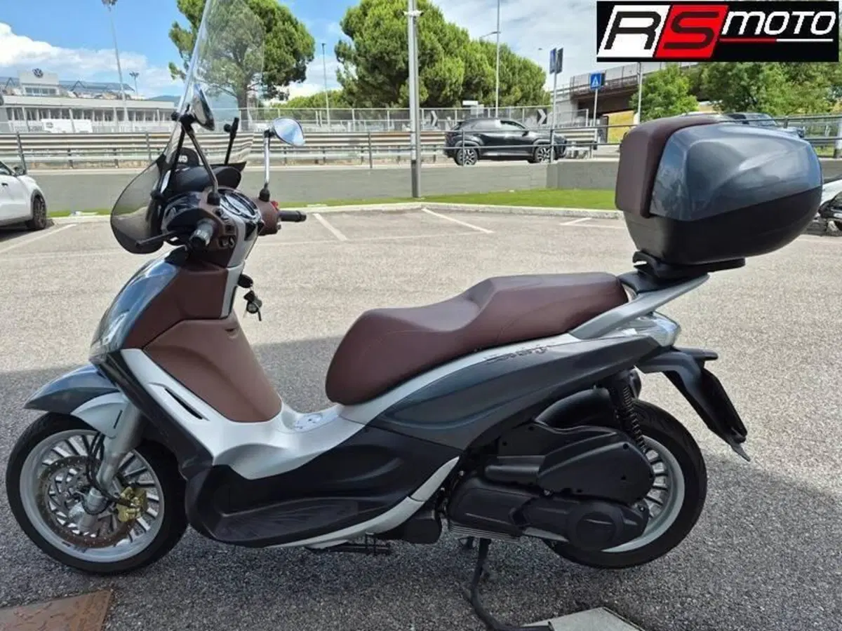 Piaggio Beverly 300 i.e. ABS-ASR (2016 - 20) (2)
