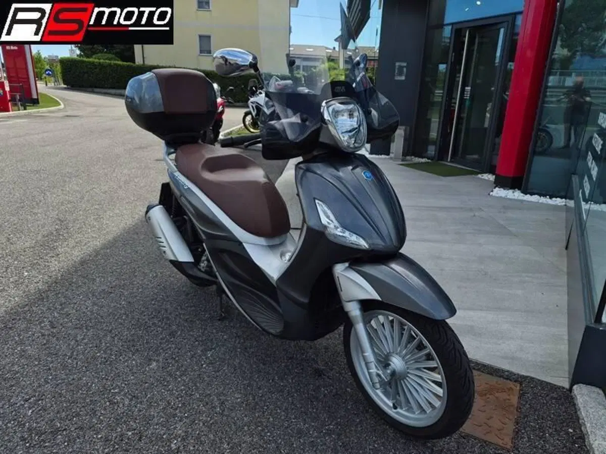 Piaggio Beverly 300 i.e. ABS-ASR (2016 - 20) (4)