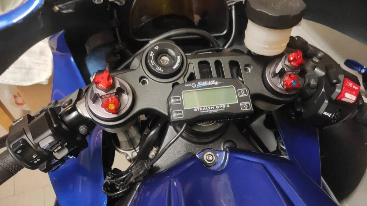 Yamaha YZF R1 (2020 - 25) (8)