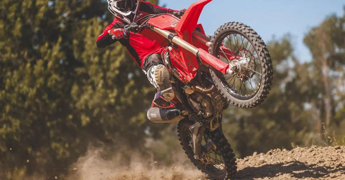 Beta presenta la gamma cross 2027. Nuova la 250 4t