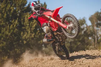 Beta presenta la gamma cross 2027. Nuova la 250 4t