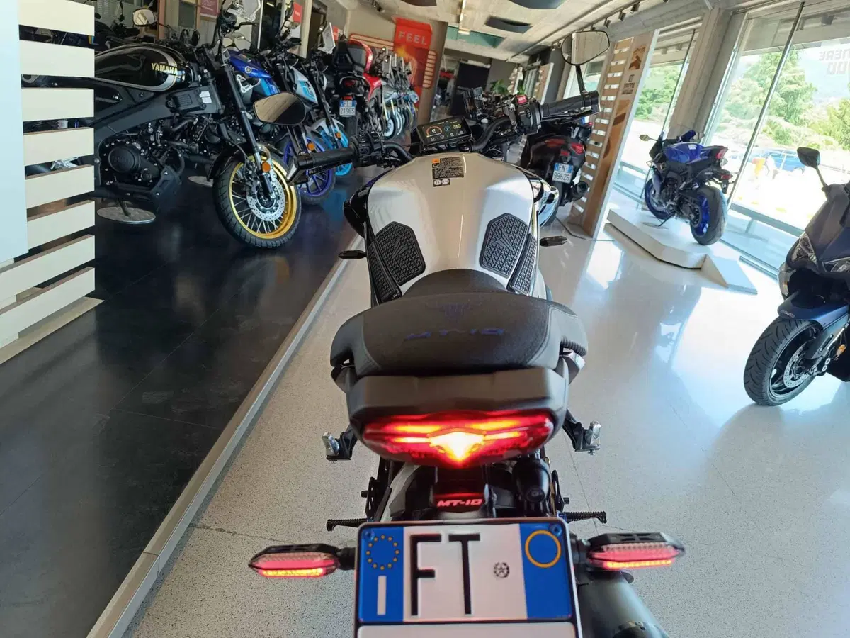 Yamaha MT-10 SP (2022 - 25) (3)