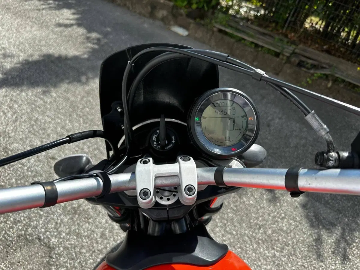 Ducati Scrambler 400 Sixty 2 (2016 - 21) (3)