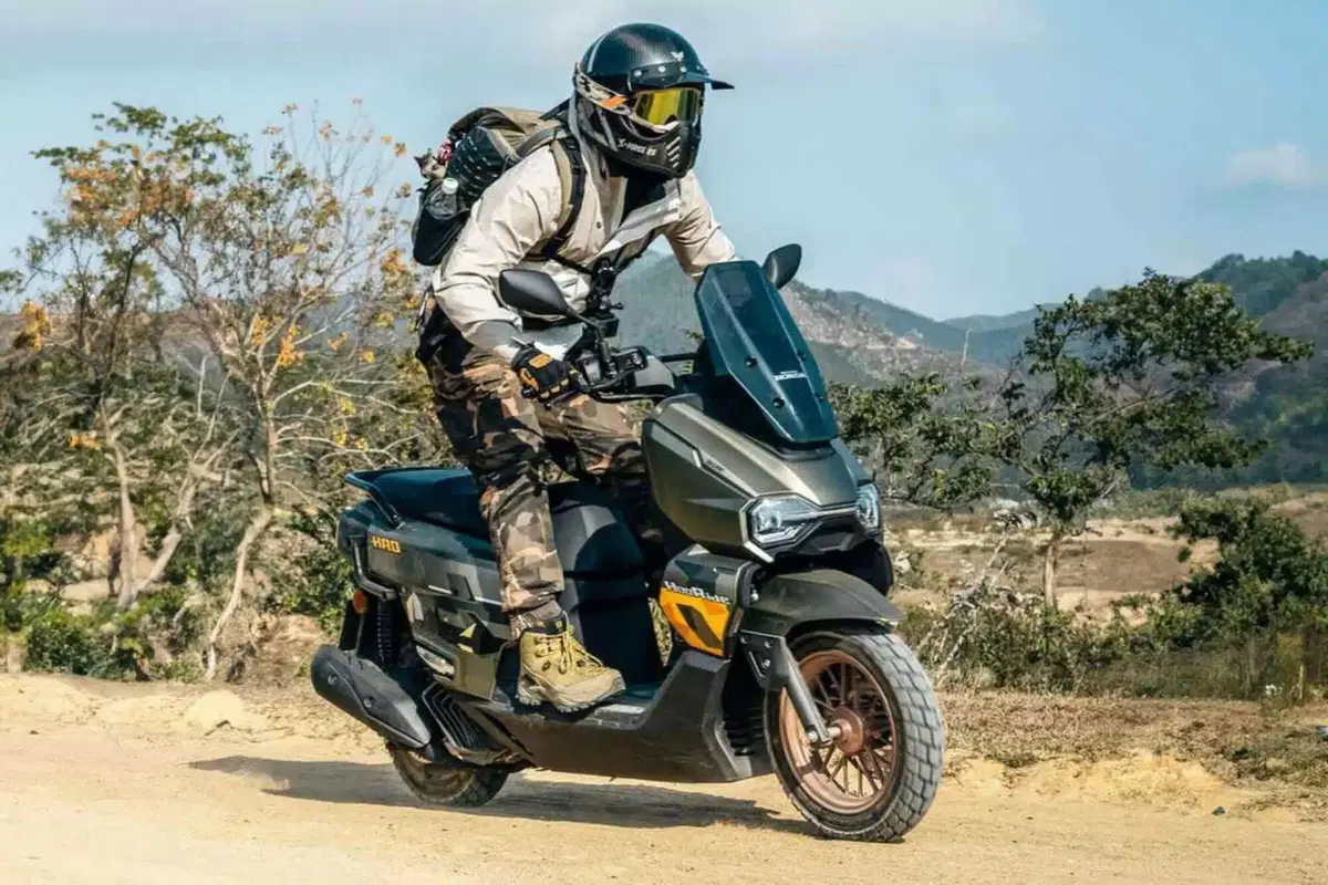 Honda Hoo Ride 125. Fa il verso all'Africona, ma è solo per la Cina (3)