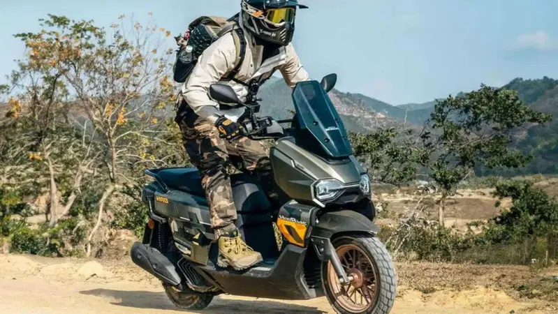 Honda Hoo Ride 125. Fa il verso all'Africona, ma &egrave; solo per la Cina