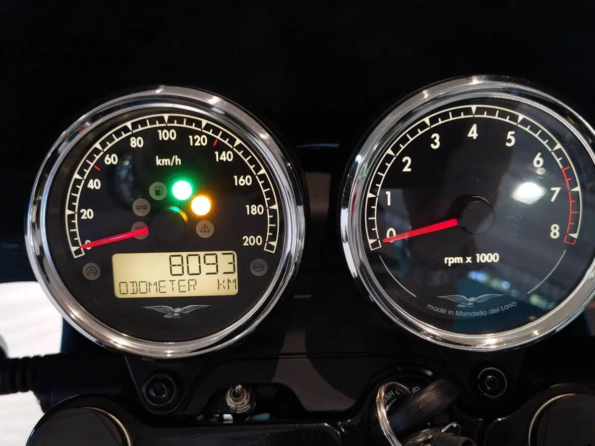 Moto Guzzi V7 III Special (2017 - 20) (8)