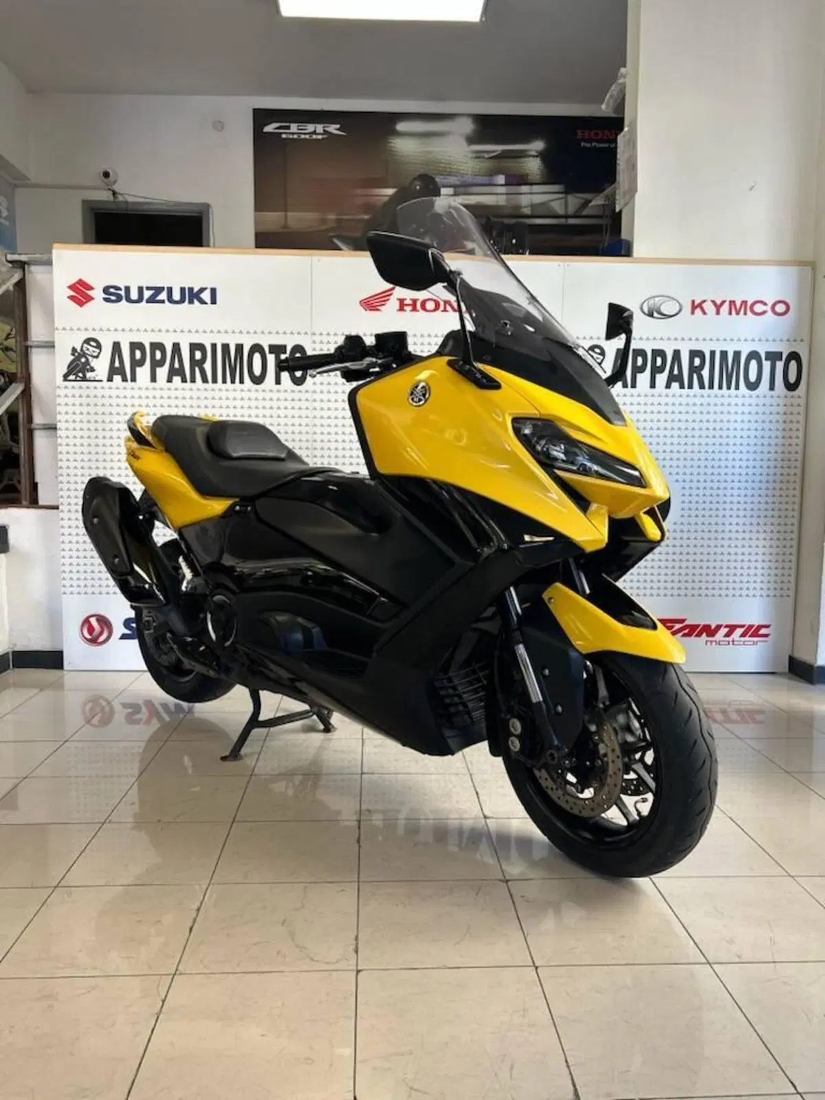 Yamaha T-Max 560 (2022 - 24) (2)