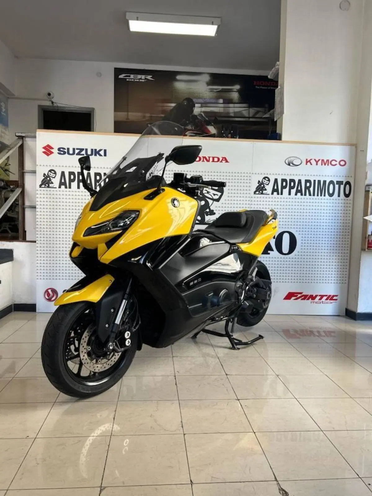 Yamaha T-Max 560 (2022 - 24) (3)