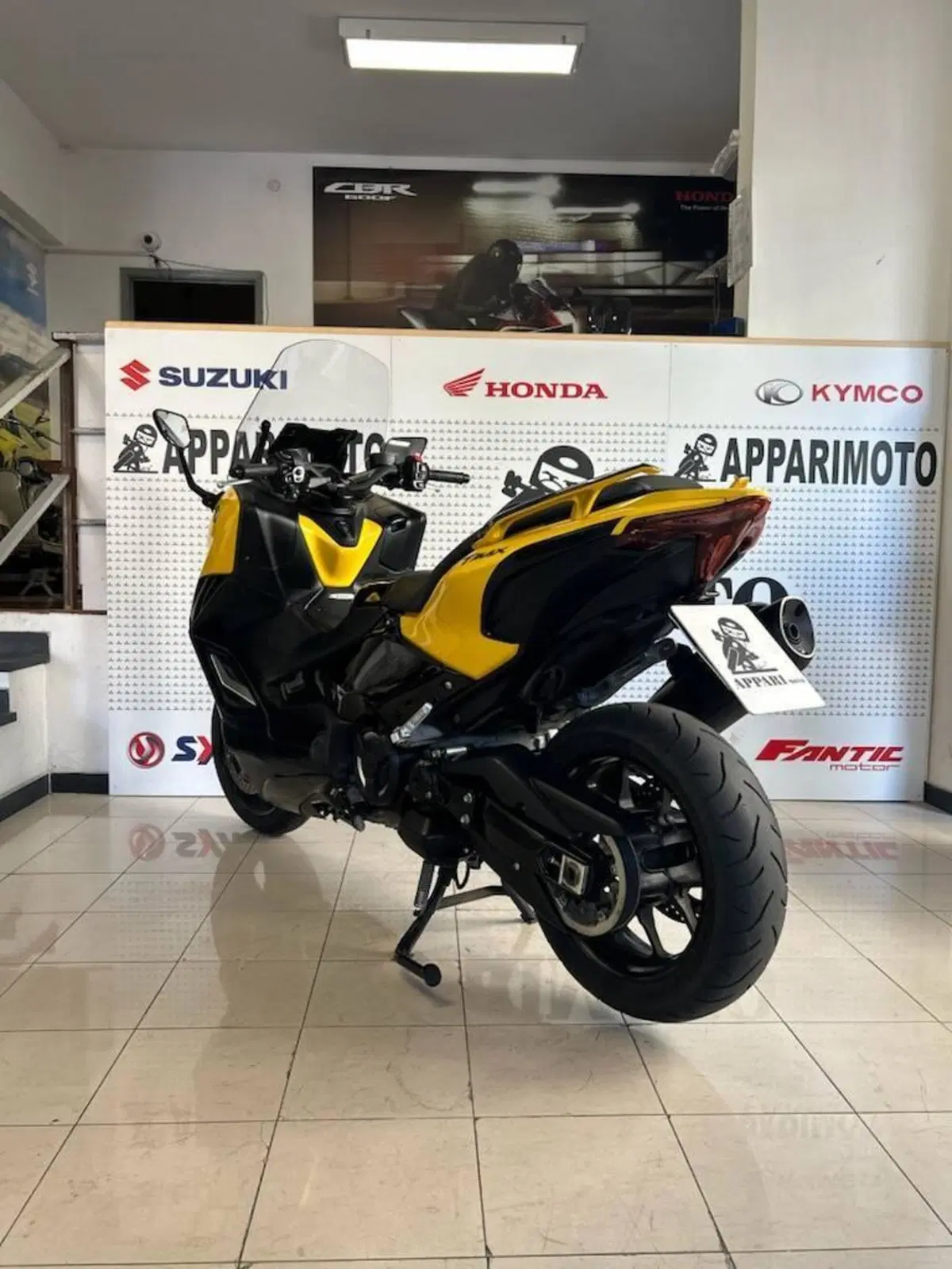 Yamaha T-Max 560 (2022 - 24) (5)
