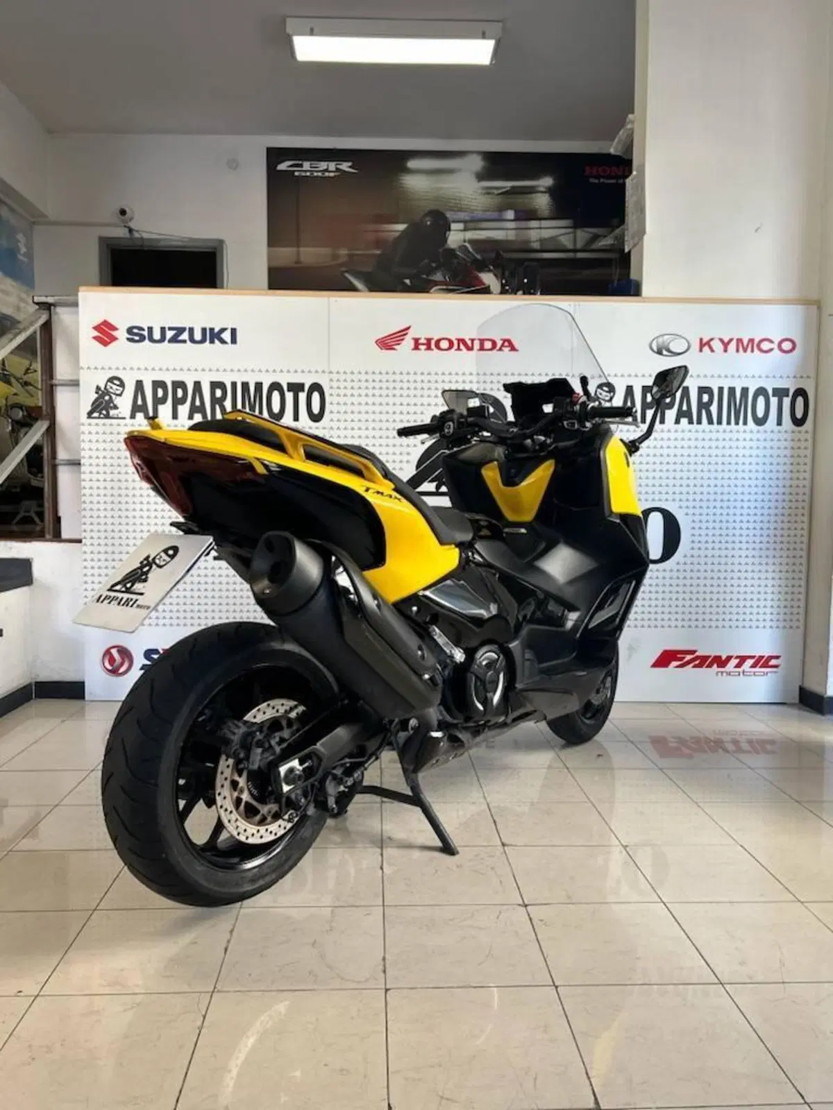 Yamaha T-Max 560 (2022 - 24) (6)