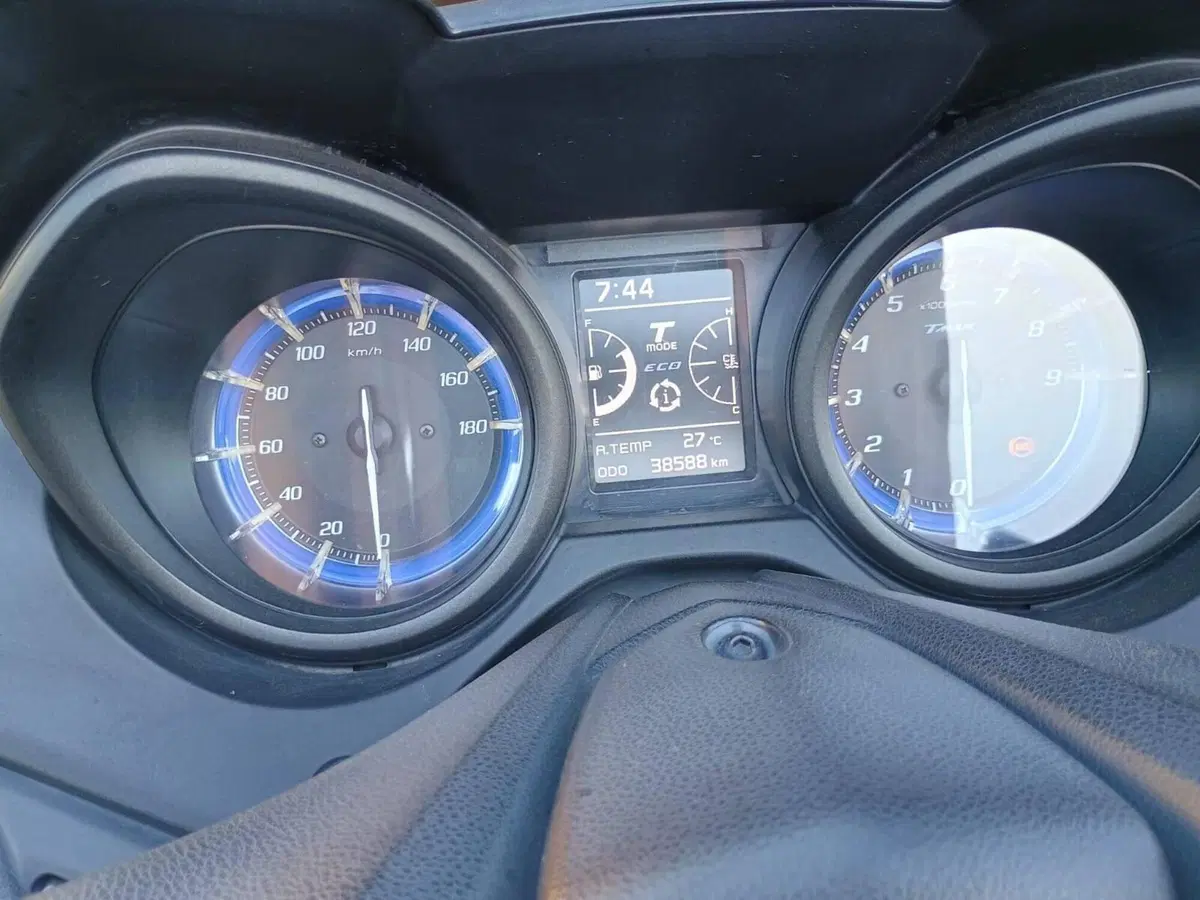 Yamaha T-Max 560 (2020 - 21) (6)