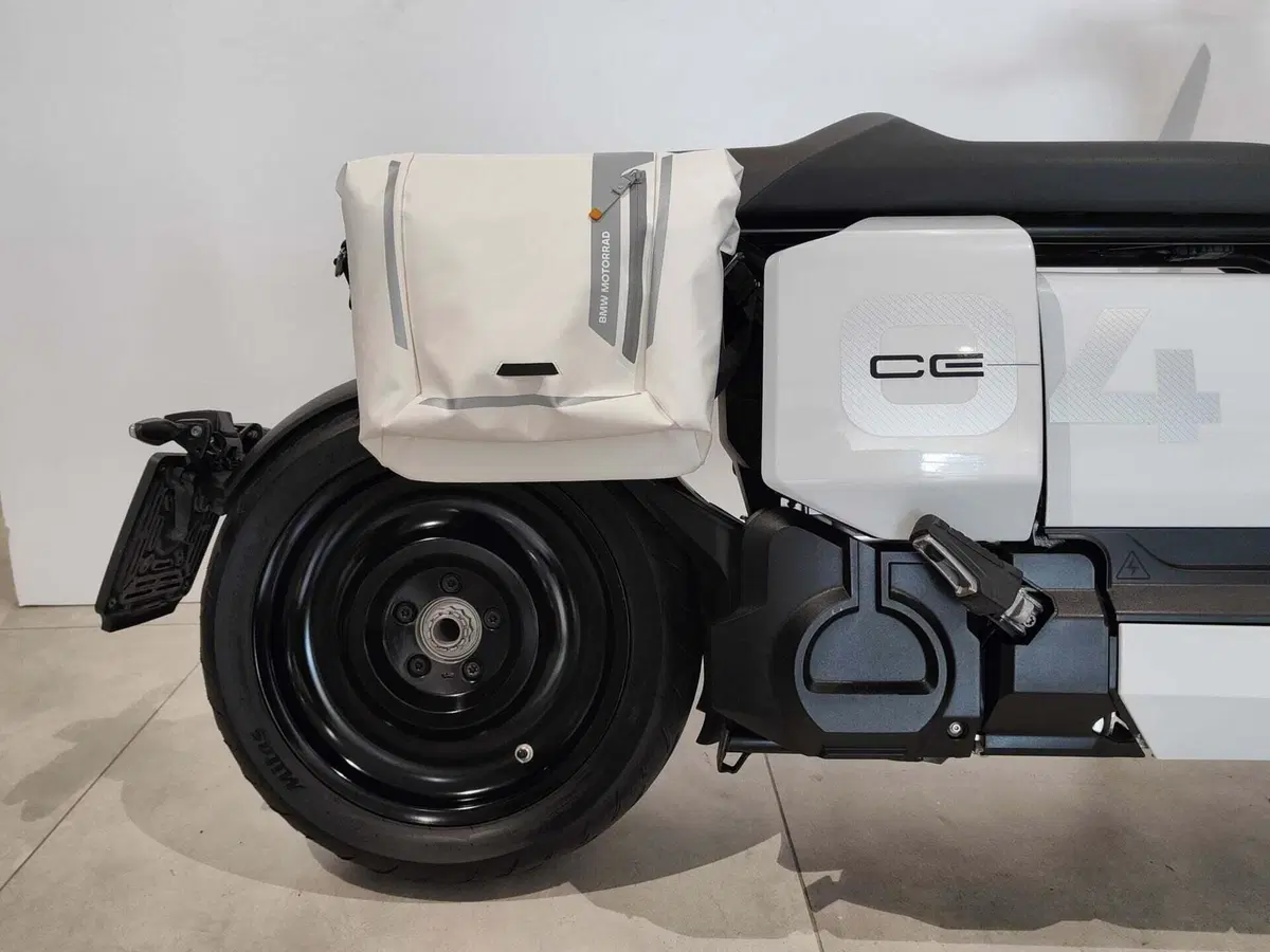 Bmw CE 04 (2021 - 25) (3)