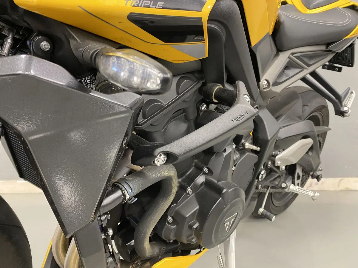 Triumph Street Triple 765 RS (2023 - 26) (11)