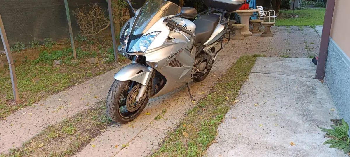 Honda VFR 800 (2002 - 05) (3)