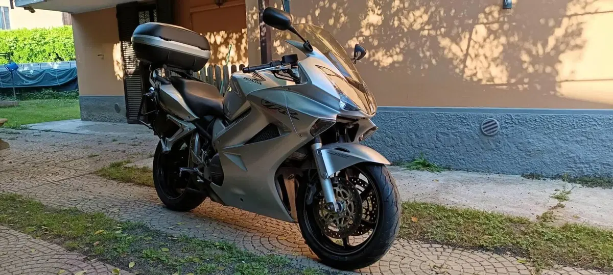 Honda VFR 800 (2002 - 05) (4)