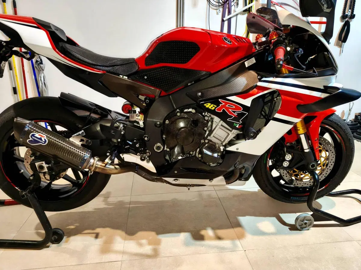 Yamaha YZF R1 (2015 - 16) (2)