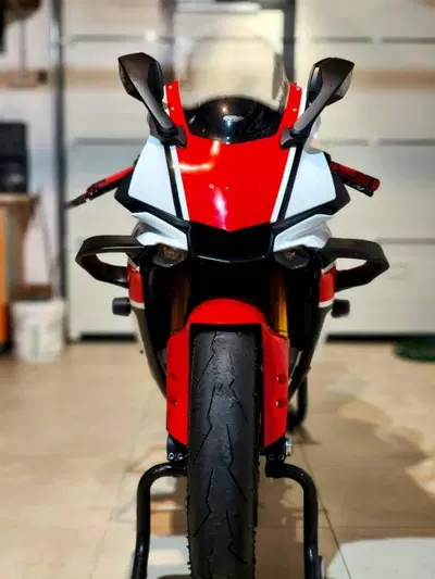 Yamaha YZF R1 (2015 - 16) usata