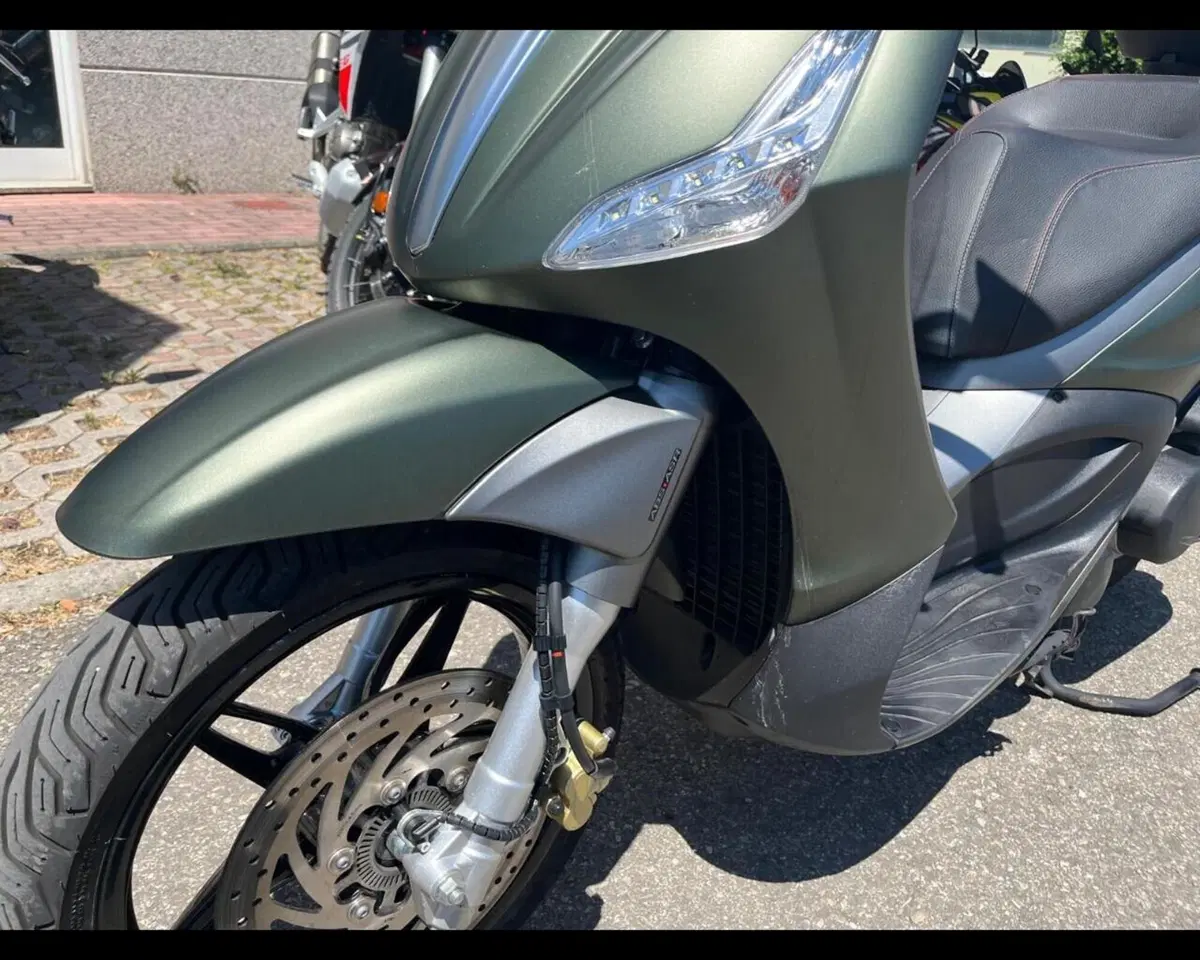 Piaggio Beverly 350 SportTouring ie ABS (2011 - 17) (9)